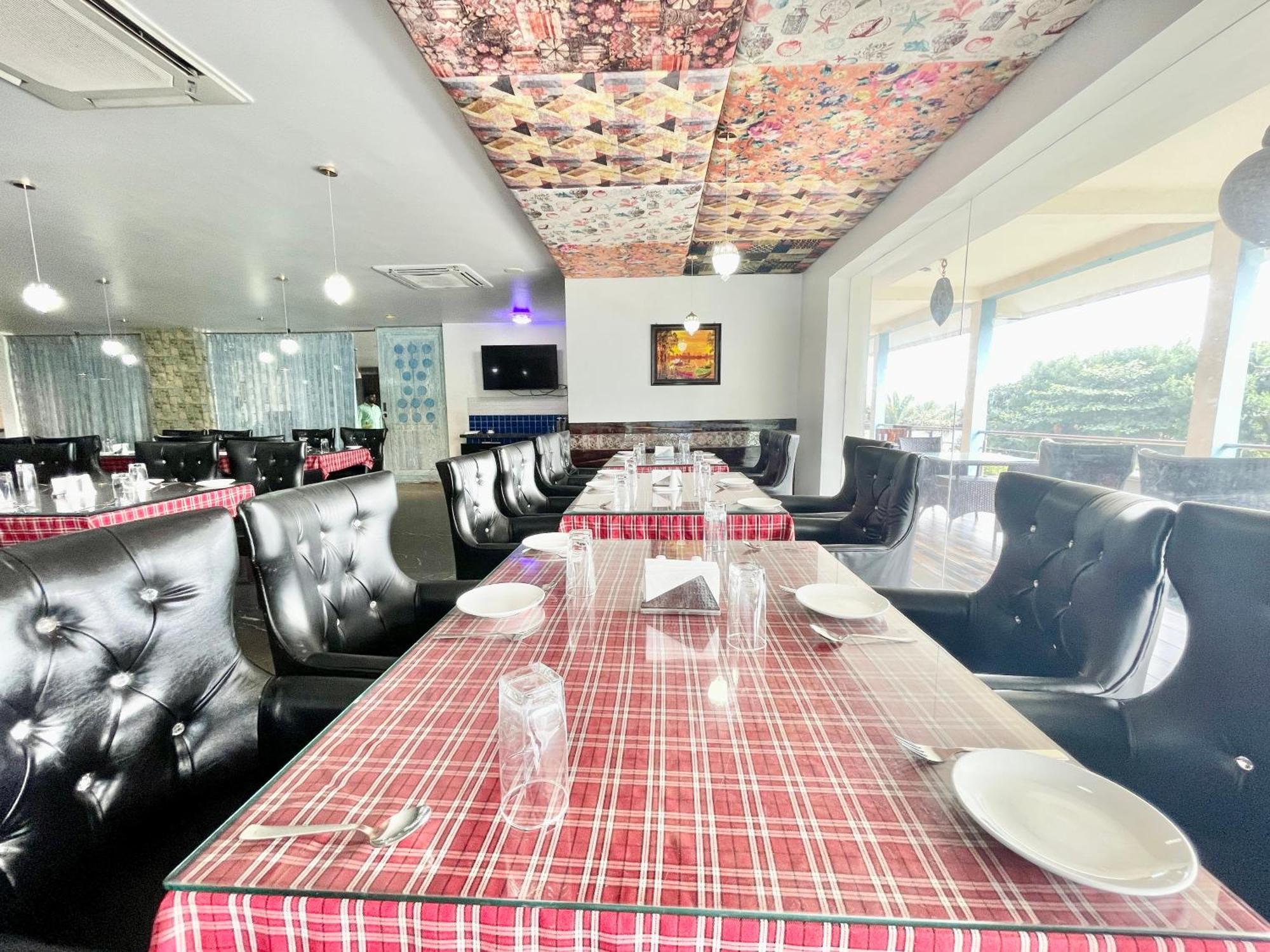 V-i Near Sea , Private-park -gym-spa Fully-airconditioned-hotel Lift-and-parking-facilities Breakfast-included Puri