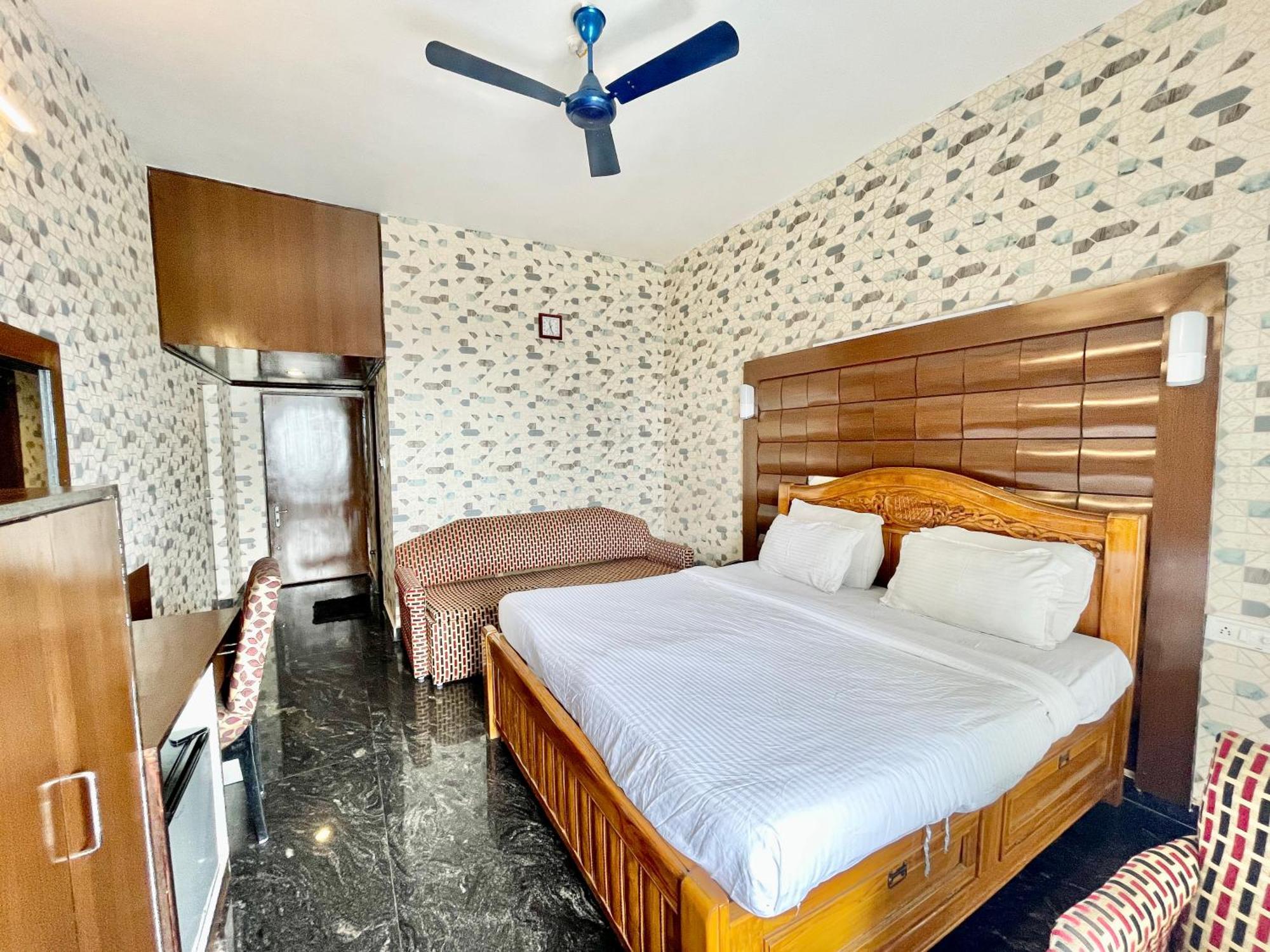 V-i Near Sea , Private-park -gym-spa Fully-airconditioned-hotel Lift-and-parking-facilities Breakfast-included Hotel