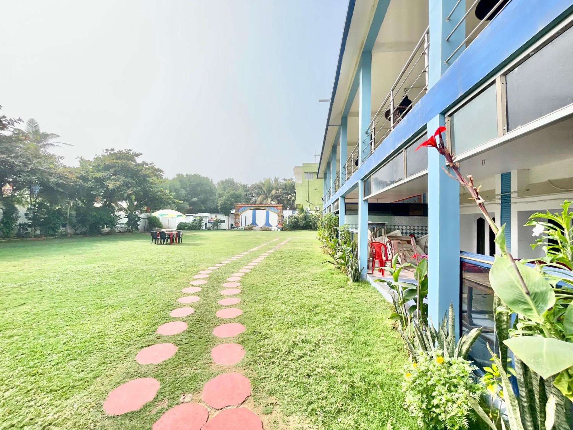 Hotel V-i Near Sea , Private-park -gym-spa Fully-airconditioned-hotel Lift-and-parking-facilities Breakfast-included 4*