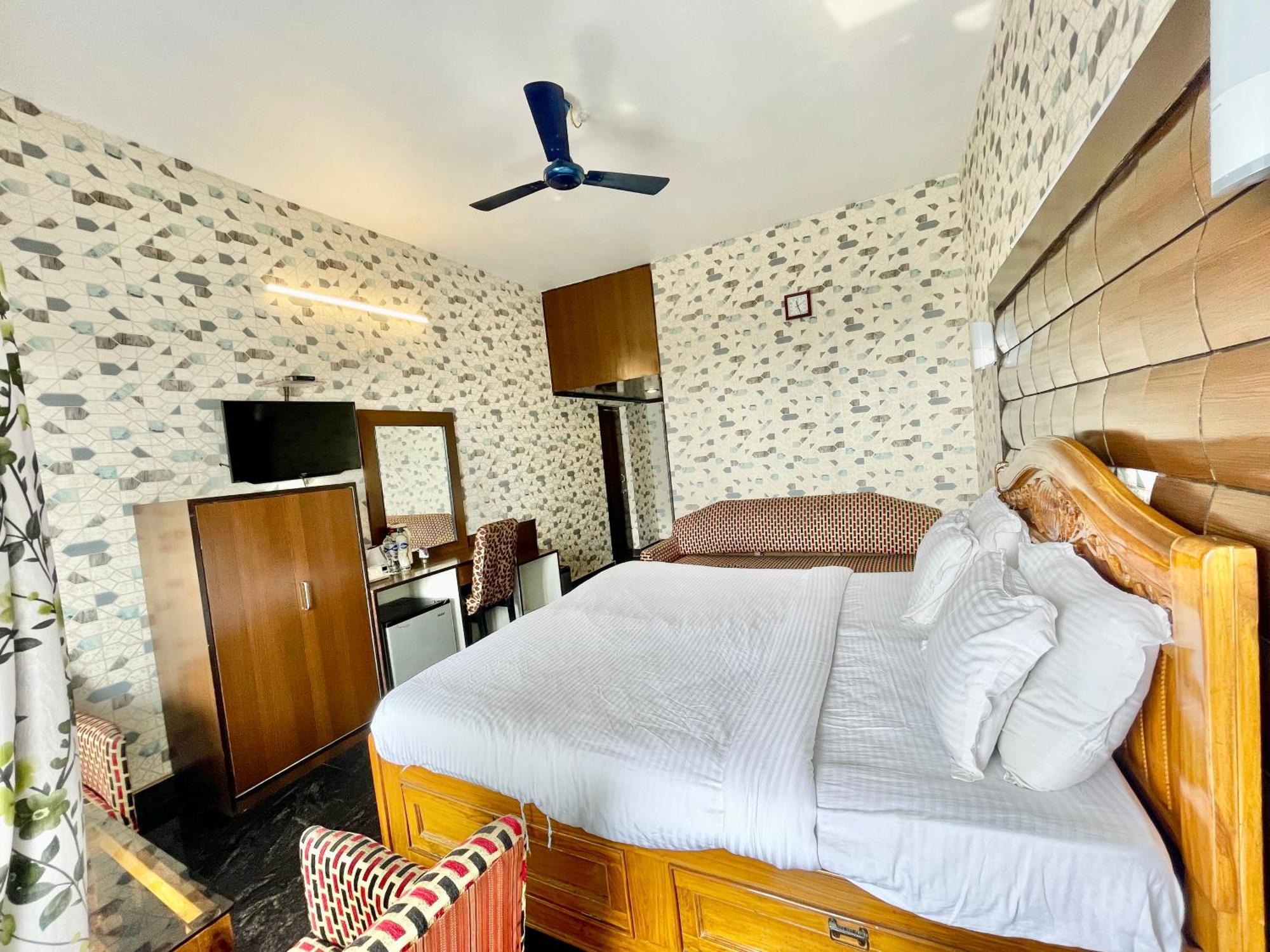 Hotel V-i Near Sea , Private-park -gym-spa Fully-airconditioned-hotel Lift-and-parking-facilities Breakfast-included Puri