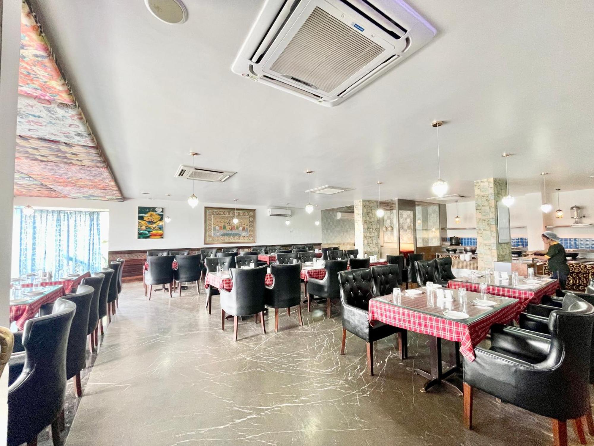 V-i Near Sea , Private-park -gym-spa Fully-airconditioned-hotel Lift-and-parking-facilities Breakfast-included Hotel Puri