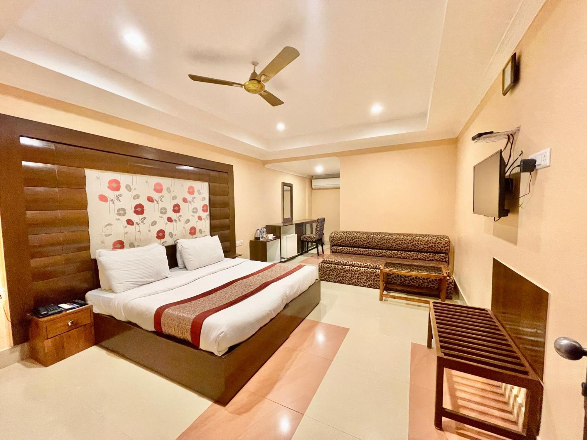 V-i Near Sea , Private-park -gym-spa Fully-airconditioned-hotel Lift-and-parking-facilities Breakfast-included 4* Puri