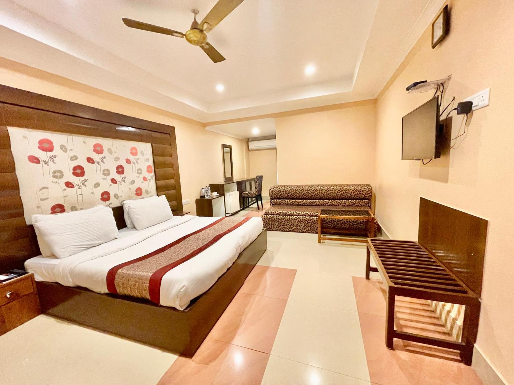 V-i Near Sea , Private-park -gym-spa Fully-airconditioned-hotel Lift-and-parking-facilities Breakfast-included Hotel Puri