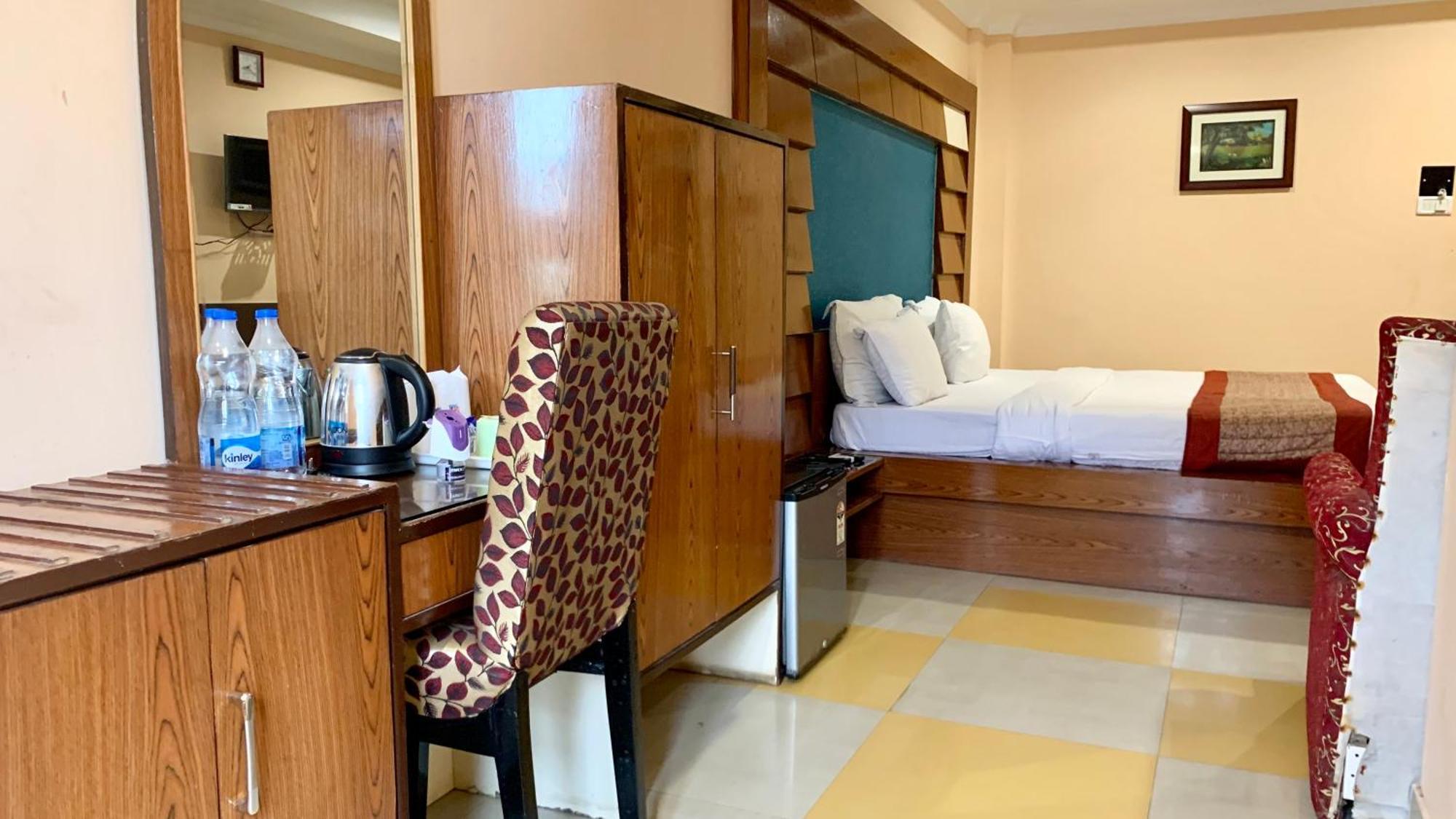 V-i Near Sea , Private-park -gym-spa Fully-airconditioned-hotel Lift-and-parking-facilities Breakfast-included 4* Puri