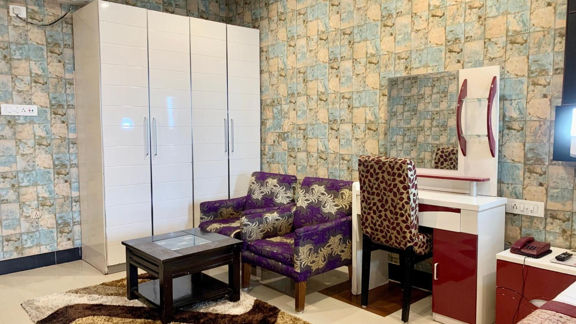 V-i Near Sea , Private-park -gym-spa Fully-airconditioned-hotel Lift-and-parking-facilities Breakfast-included 4* Puri