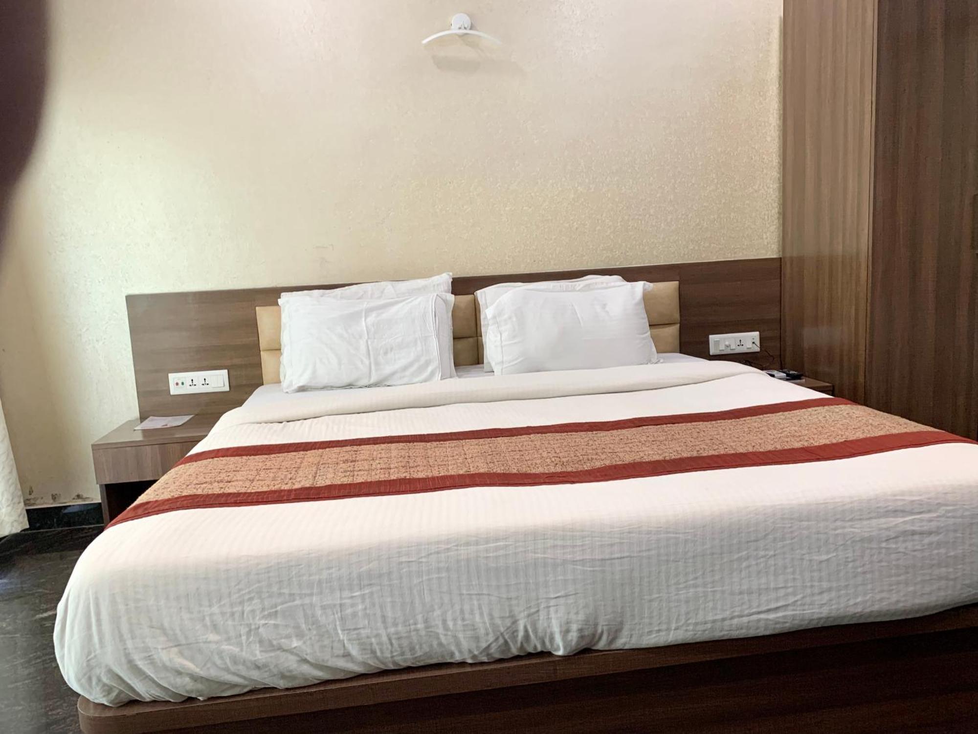Hotel V-i Near Sea , Private-park -gym-spa Fully-airconditioned-hotel Lift-and-parking-facilities Breakfast-included Puri