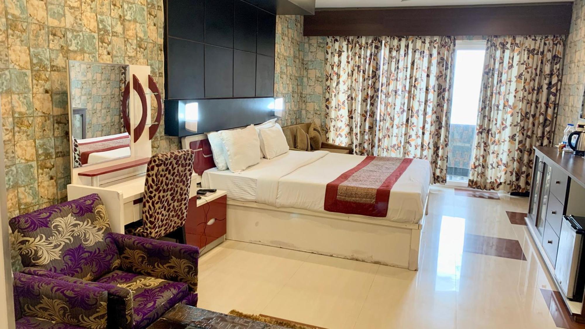 V-i Near Sea , Private-park -gym-spa Fully-airconditioned-hotel Lift-and-parking-facilities Breakfast-included Hotel Puri