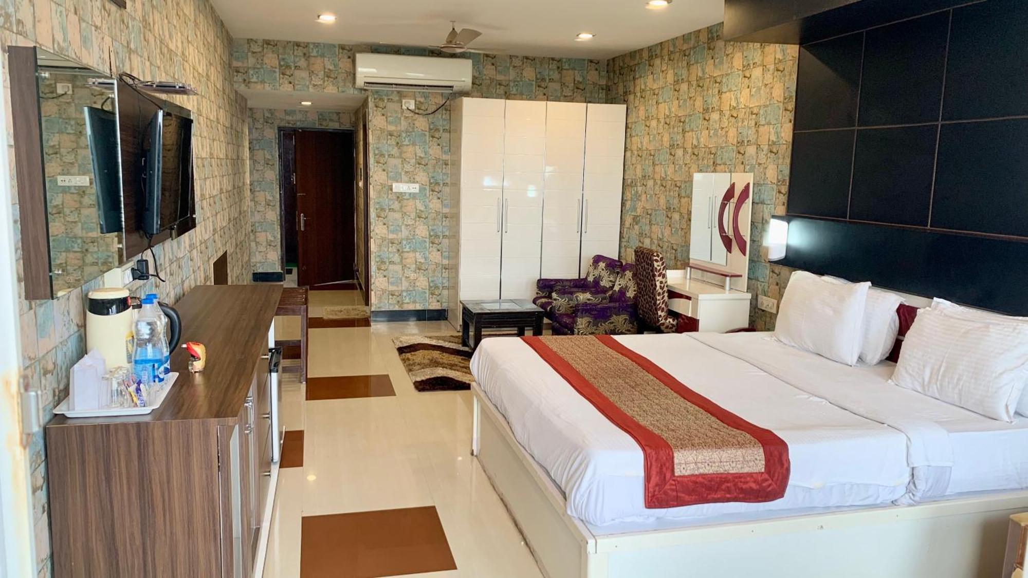 V-i Near Sea , Private-park -gym-spa Fully-airconditioned-hotel Lift-and-parking-facilities Breakfast-included Puri