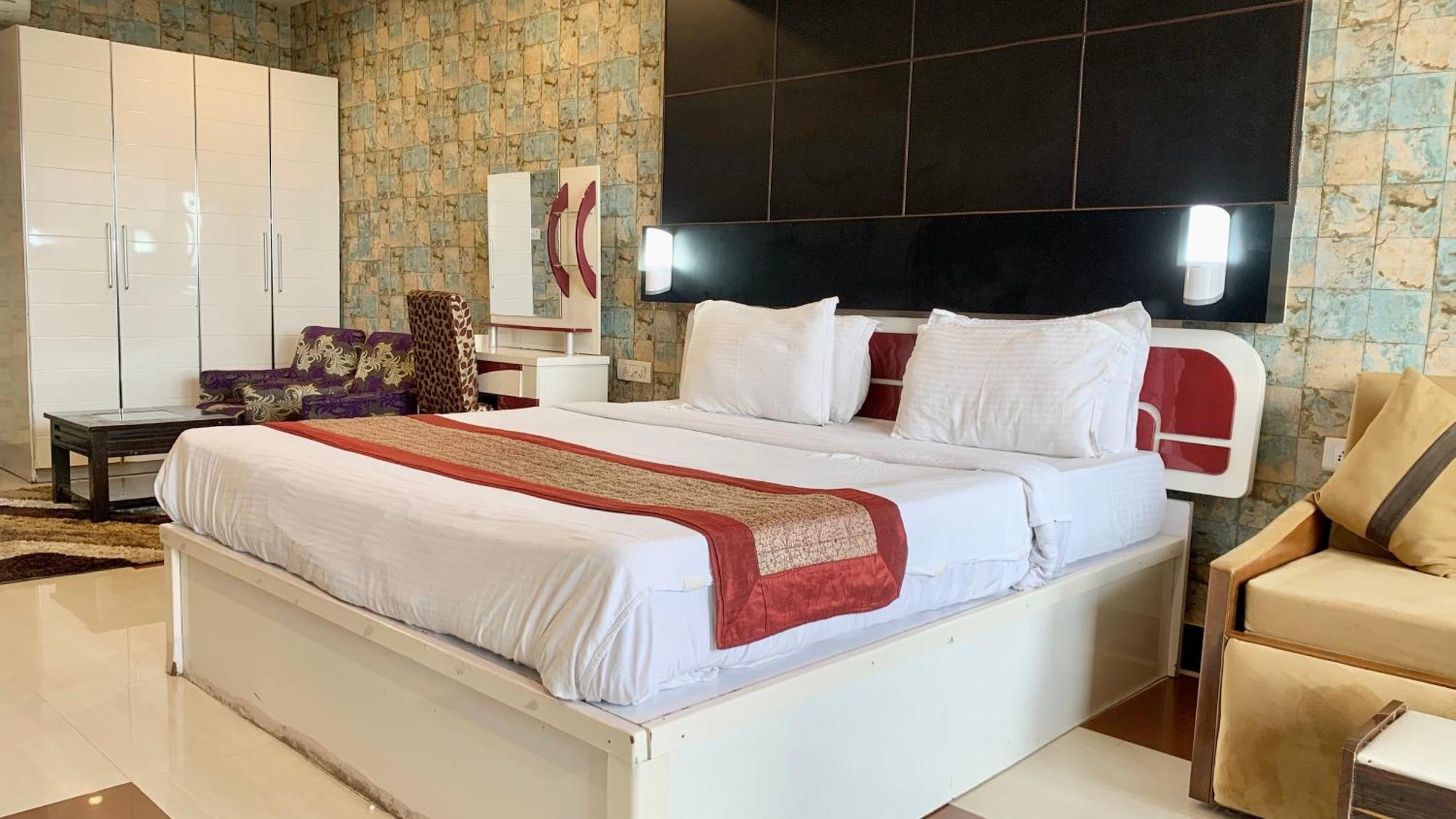 V-i Near Sea , Private-park -gym-spa Fully-airconditioned-hotel Lift-and-parking-facilities Breakfast-included Hotel Puri